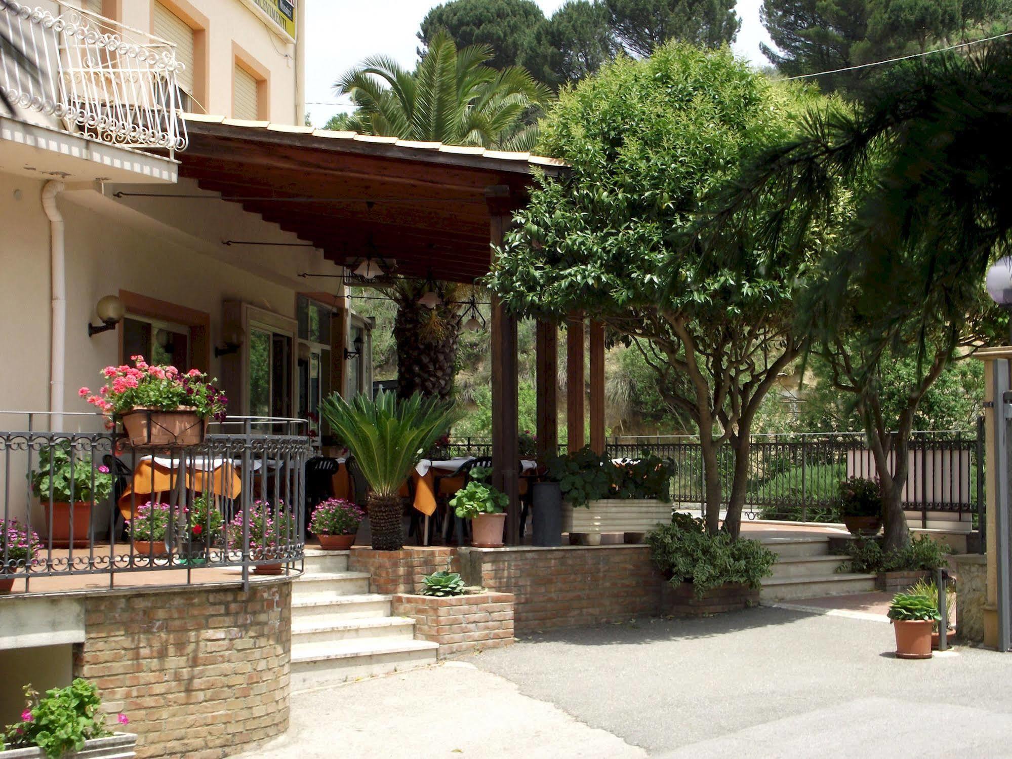 Hotel Ristorante Mosaici Piazza Armerina Exterior foto